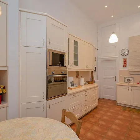 1930's Neoclassical In The Heart Of Apartment Athen