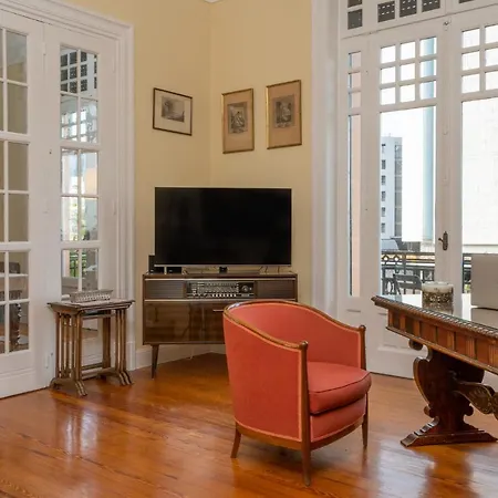 Apartment 1930's Neoclassical In The Heart Of