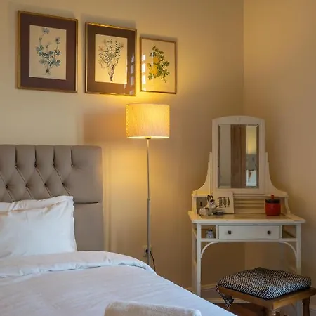 1930's Neoclassical In The Heart Of Athen