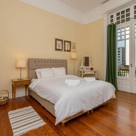 1930's Neoclassical In The Heart Of Athen